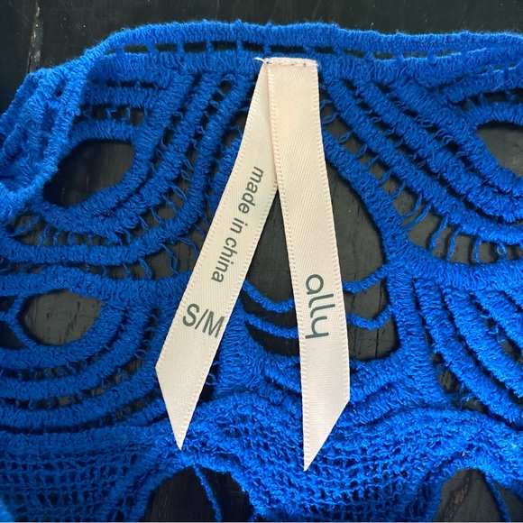 Royal blue crochet layering tank top, size small/medium - Picture 5 of 5